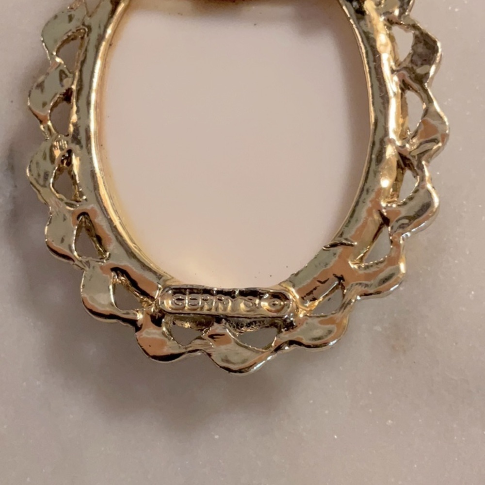 Gerry Vintage Limoges Courting Couple Brooch Pin - Picture 5 of 5